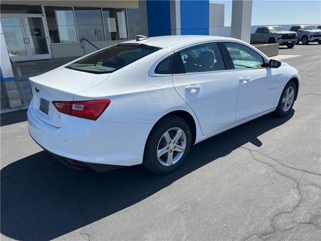 2025 Chevrolet Malibu LS w/1LS Sedan 4