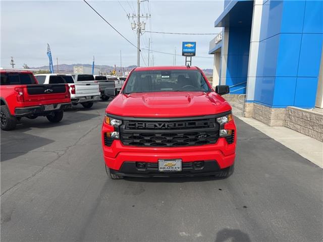 2025 Chevrolet Silverado 1500 Custom 4x4 Crew Cab 5.75 ft. box 147.4 in. WB 2