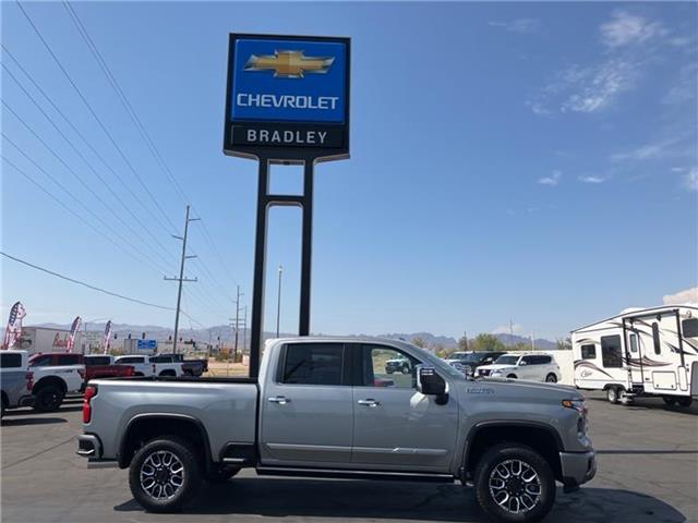 2024 Chevrolet Silverado 2500HD High Country 4x4 Crew Cab 6.75 ft. box 159 in. WB 12