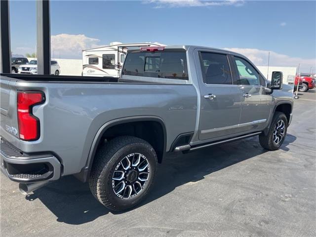 2024 Chevrolet Silverado 2500HD High Country 4x4 Crew Cab 6.75 ft. box 159 in. WB 10