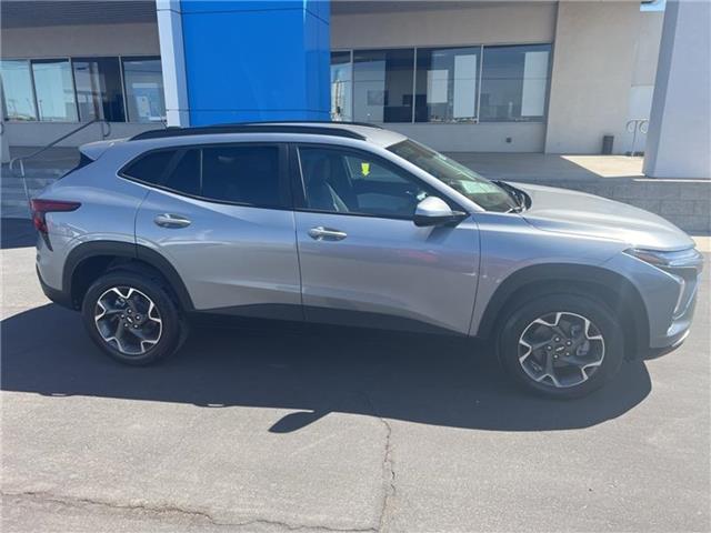 2024 Chevrolet Trax LT Front-Wheel Drive 5