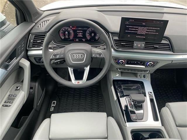 new 2024 Audi Q5 car