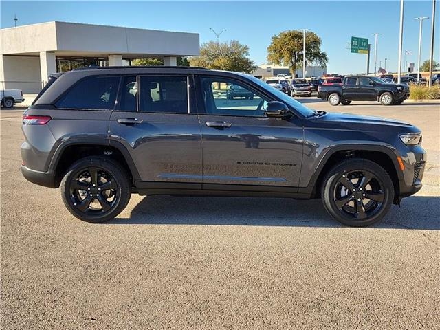 new 2025 Jeep Grand Cherokee car, priced at $50,170