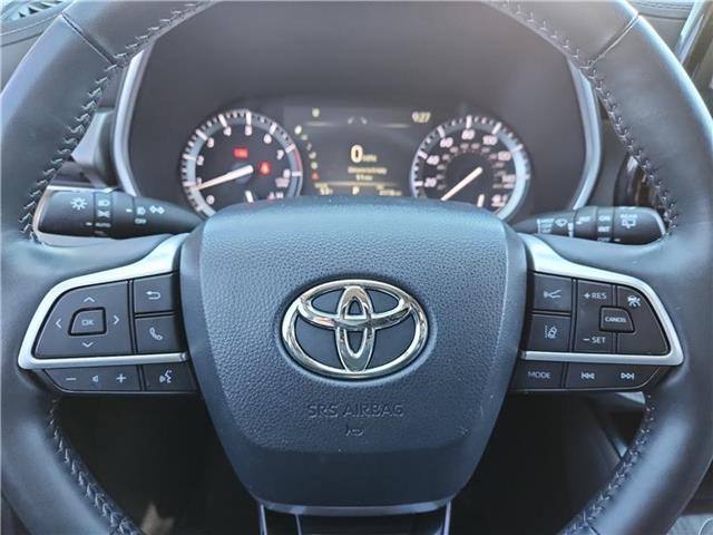 used 2022 Toyota Highlander car, priced at $39,985