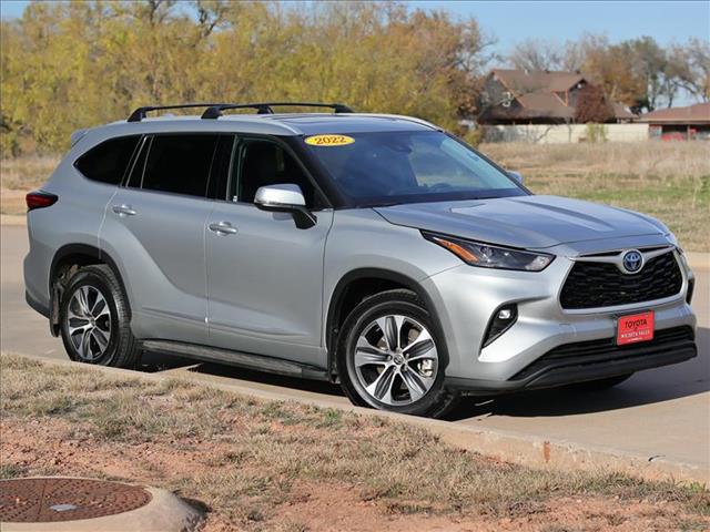 used 2022 Toyota Highlander Hybrid car, priced at $35,681