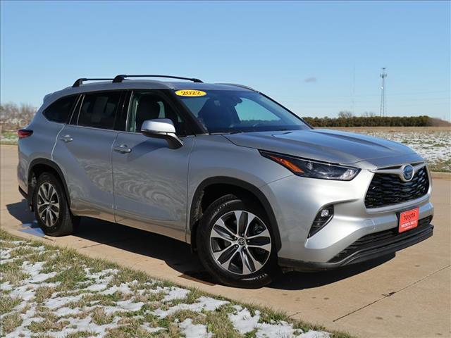 used 2022 Toyota Highlander Hybrid car, priced at $37,327