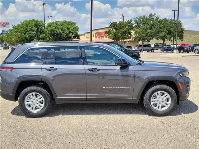 new 2024 Jeep Grand Cherokee car, priced at $44,215