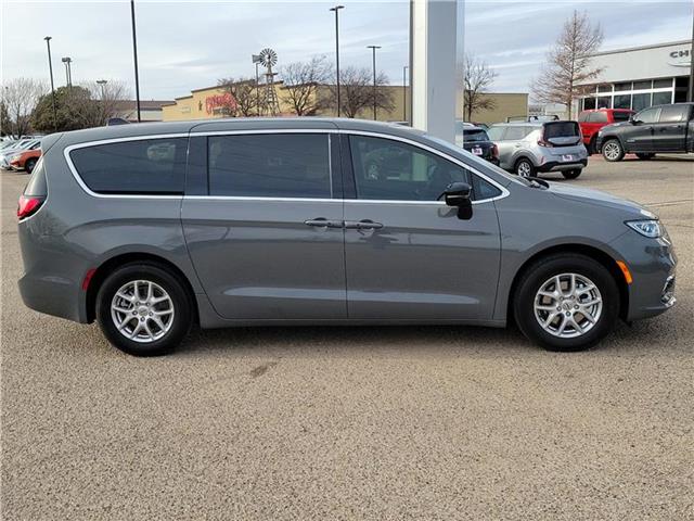 new 2025 Chrysler Pacifica car