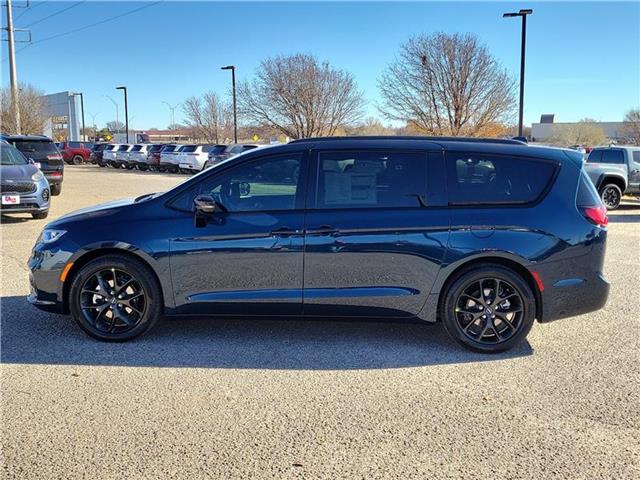 new 2025 Chrysler Pacifica car