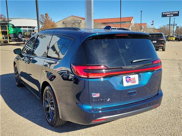 new 2025 Chrysler Pacifica car