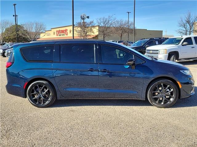 new 2025 Chrysler Pacifica car