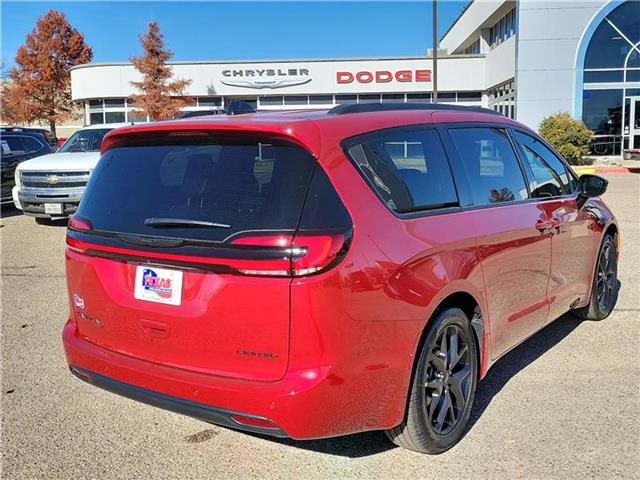 new 2025 Chrysler Pacifica car