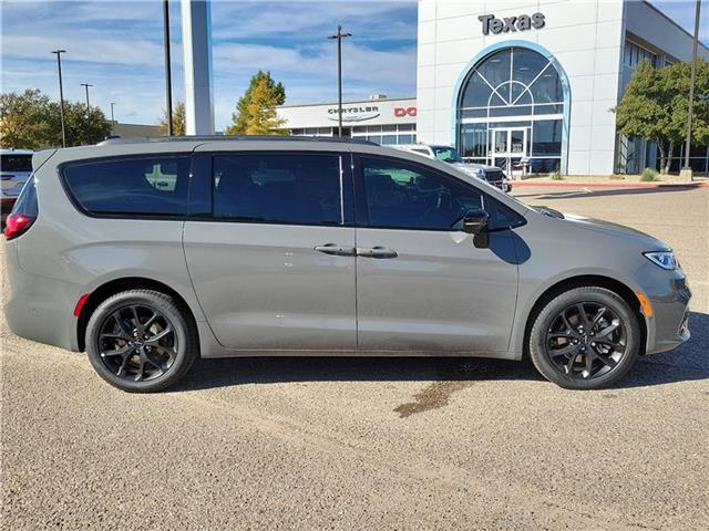 new 2025 Chrysler Pacifica car, priced at $61,355