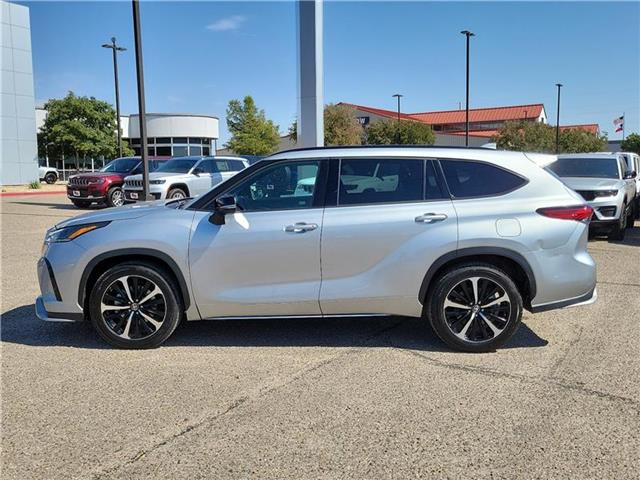 used 2022 Toyota Highlander car, priced at $34,995