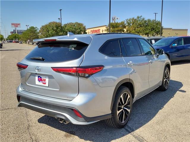 used 2022 Toyota Highlander car, priced at $34,995