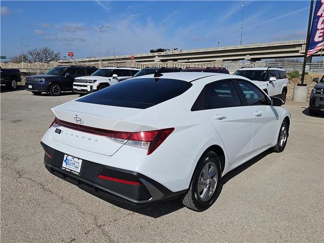 new 2025 Hyundai Elantra car