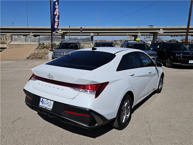 new 2025 Hyundai Elantra car