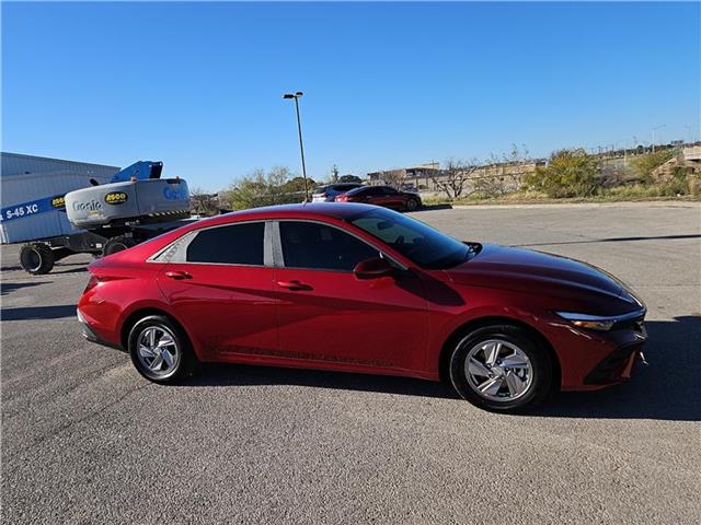 new 2025 Hyundai Elantra car