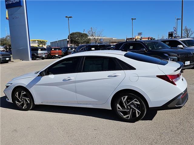 new 2025 Hyundai Elantra car