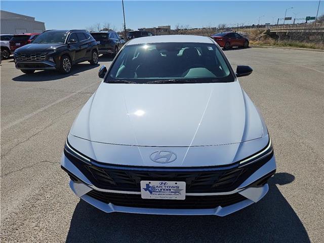 new 2025 Hyundai Elantra car