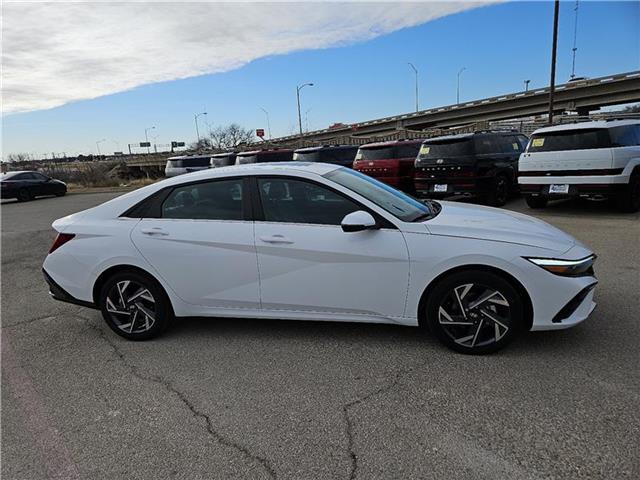 new 2025 Hyundai Elantra HEV car