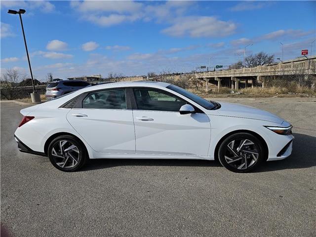 new 2025 Hyundai Elantra HEV car