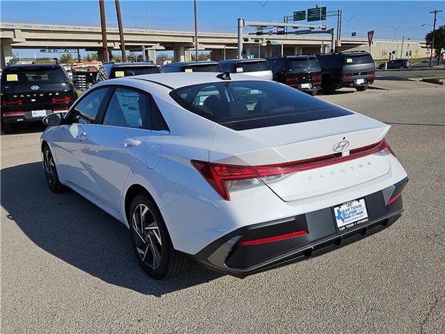 new 2025 Hyundai Elantra car