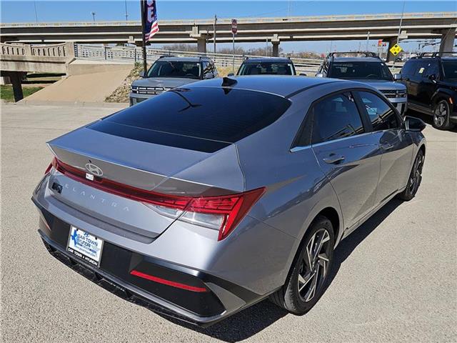 new 2025 Hyundai Elantra car